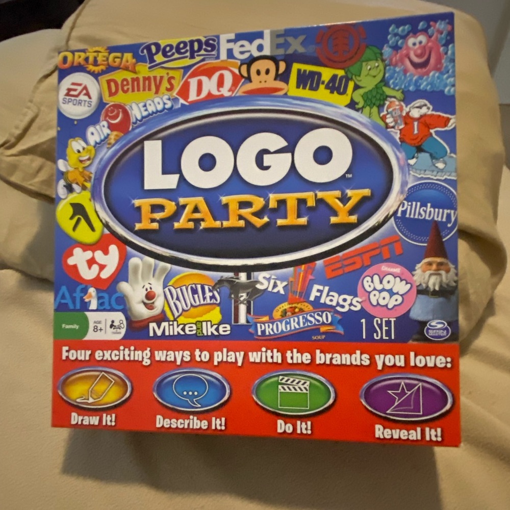 Logo Party Family Bord Game